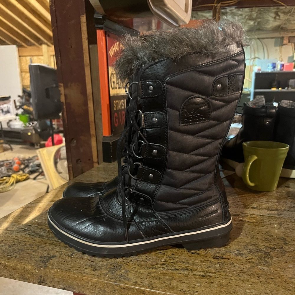 Sorel boots Black Fur-Lined Winter Boots size 9.5